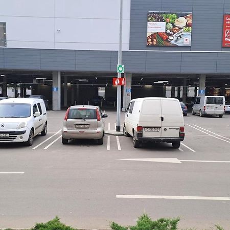 Airport 24&24 Car Parking Apartment Chisinau Luaran gambar