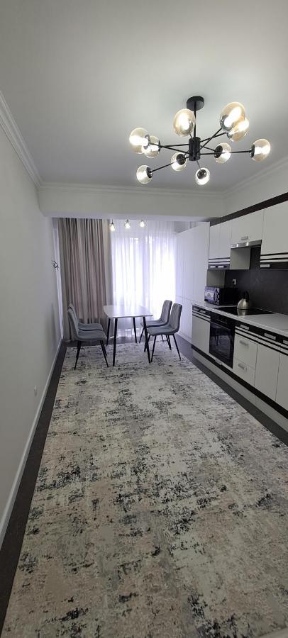 Airport 24&24 Car Parking Apartment Chisinau Luaran gambar