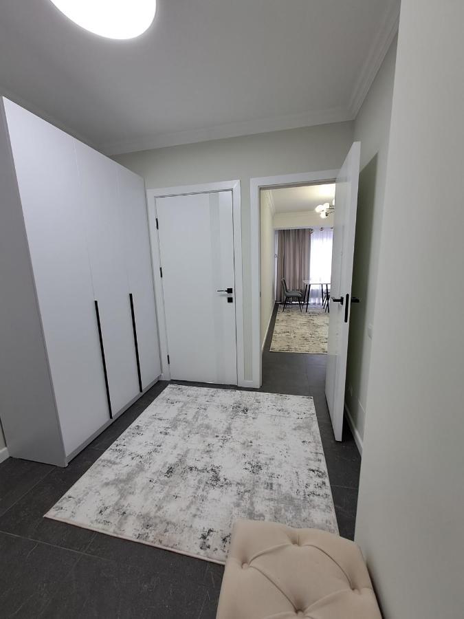 Airport 24&24 Car Parking Apartment Chisinau Luaran gambar
