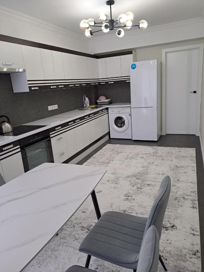 Airport 24&24 Car Parking Apartment Chisinau Luaran gambar