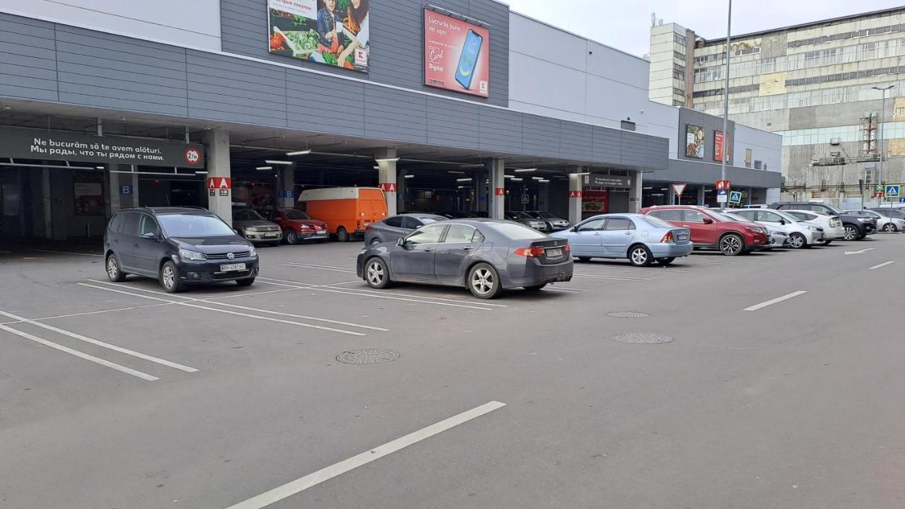 Airport 24&24 Car Parking Apartment Chisinau Luaran gambar