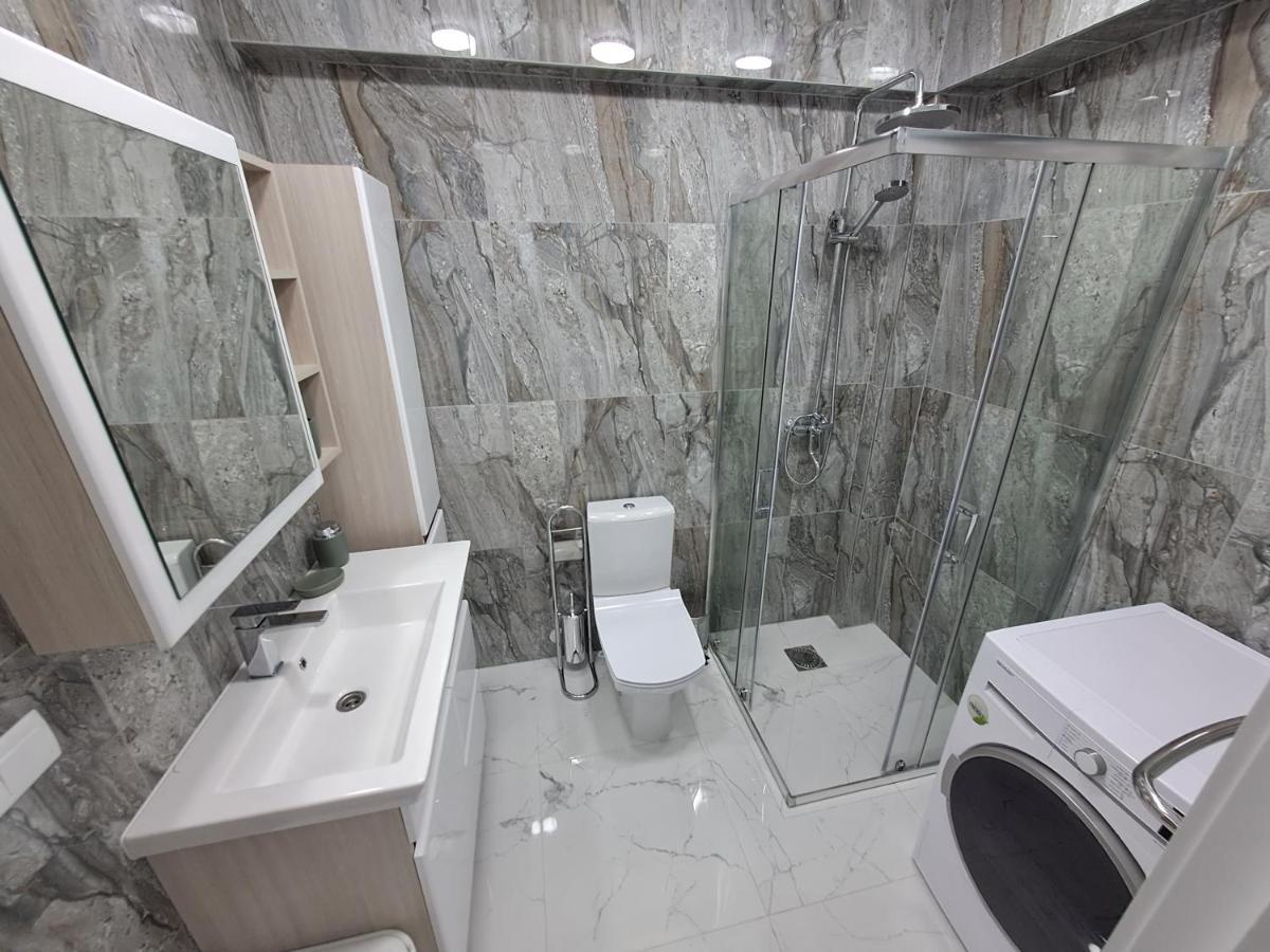 Airport 24&24 Car Parking Apartment Chisinau Luaran gambar