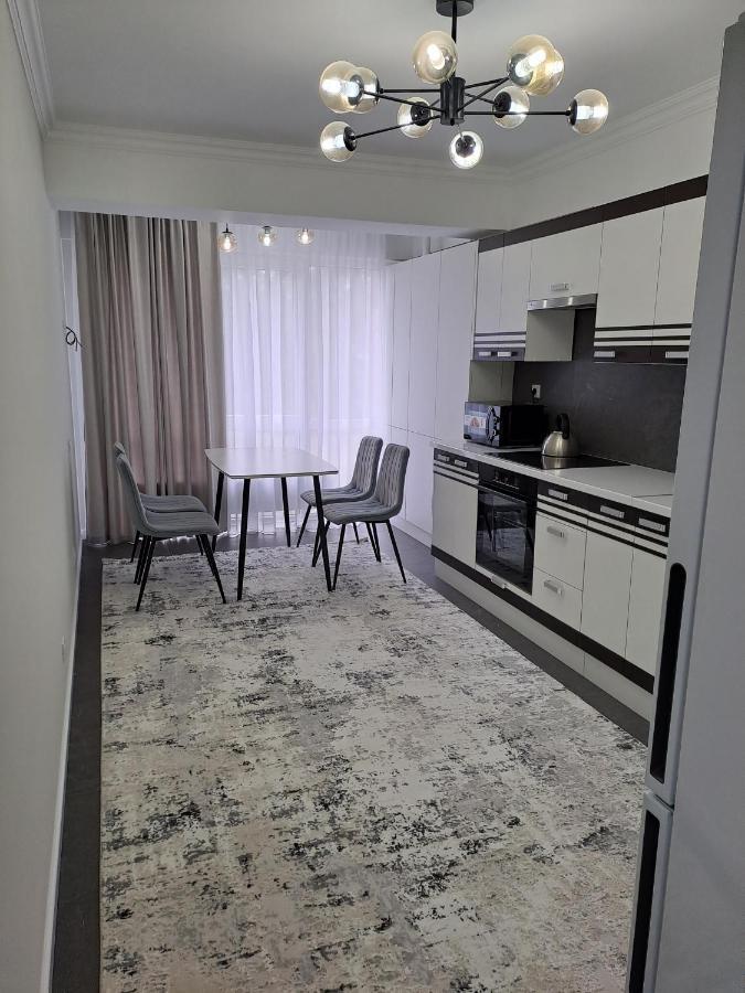 Airport 24&24 Car Parking Apartment Chisinau Luaran gambar